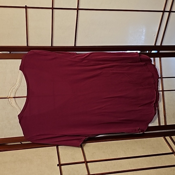 EUC old navy scoop neck tee - Picture 3 of 3